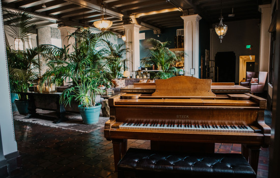 Hotel Petaluma - Grand Piano